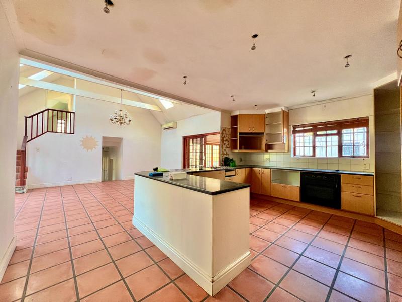 8 Bedroom Property for Sale in Hout Bay Western Cape